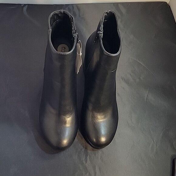 BRAND NEW FOREVER 21 BLOCK ZIP CLOSURE ROUND TOE SLIP-ON FAUX LEATHER BOOT - Picture 2 of 15